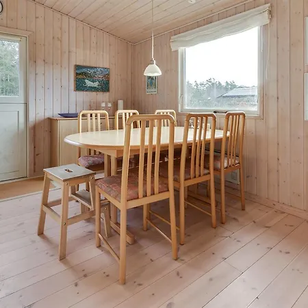 Three-bedroom Holiday In * Hals