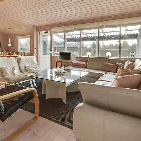 Hébergement de vacances Three-bedroom Holiday In *