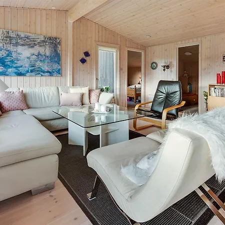 Three-bedroom Holiday In * Hals