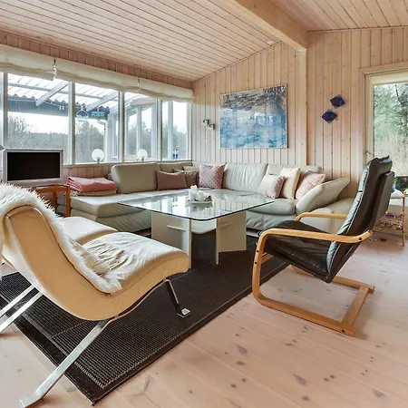 Three-bedroom Holiday In * Hals