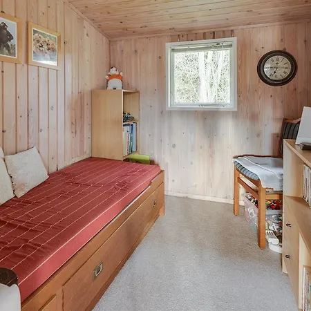 Three-bedroom Holiday In * Hals